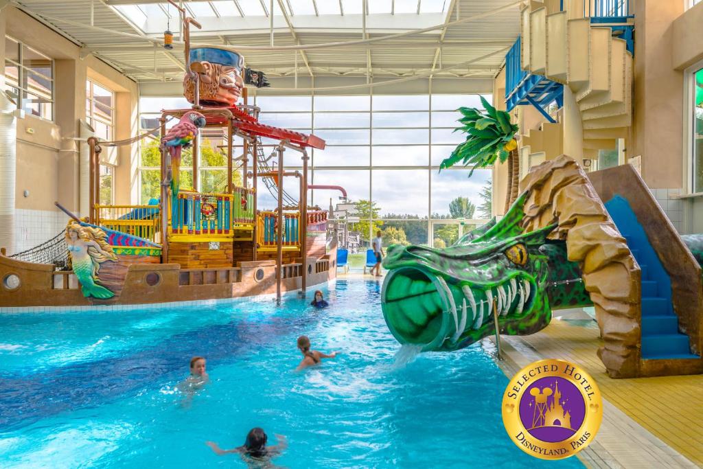 hotel explorers familiar disneyland paris