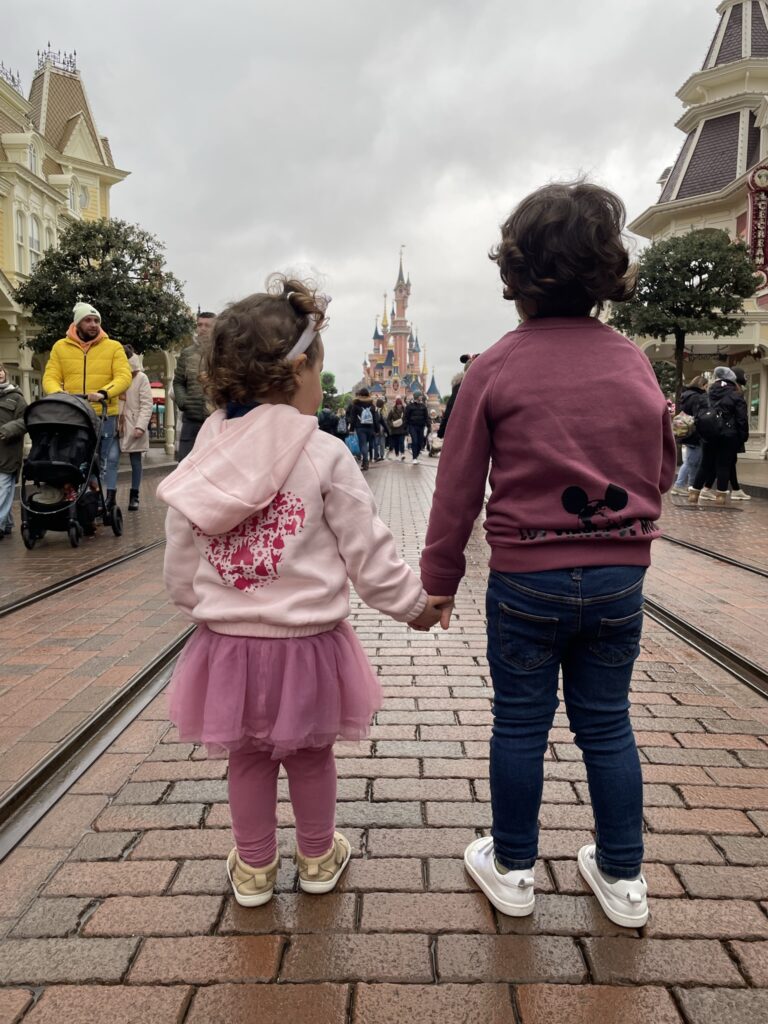 DISNEYLAND PARÍS CON NIÑOS PEQUEÑOS: GUÍA PRÁCTICA Y CONSEJOS REALES