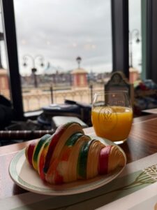 que comida incluye el desayuno con princesas Regal View Disneyland Paris