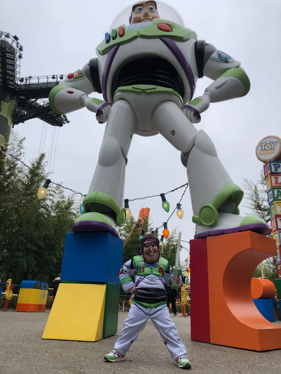 Buzz Lightyear gigante en Toy Story Playland, Disneyland Paris