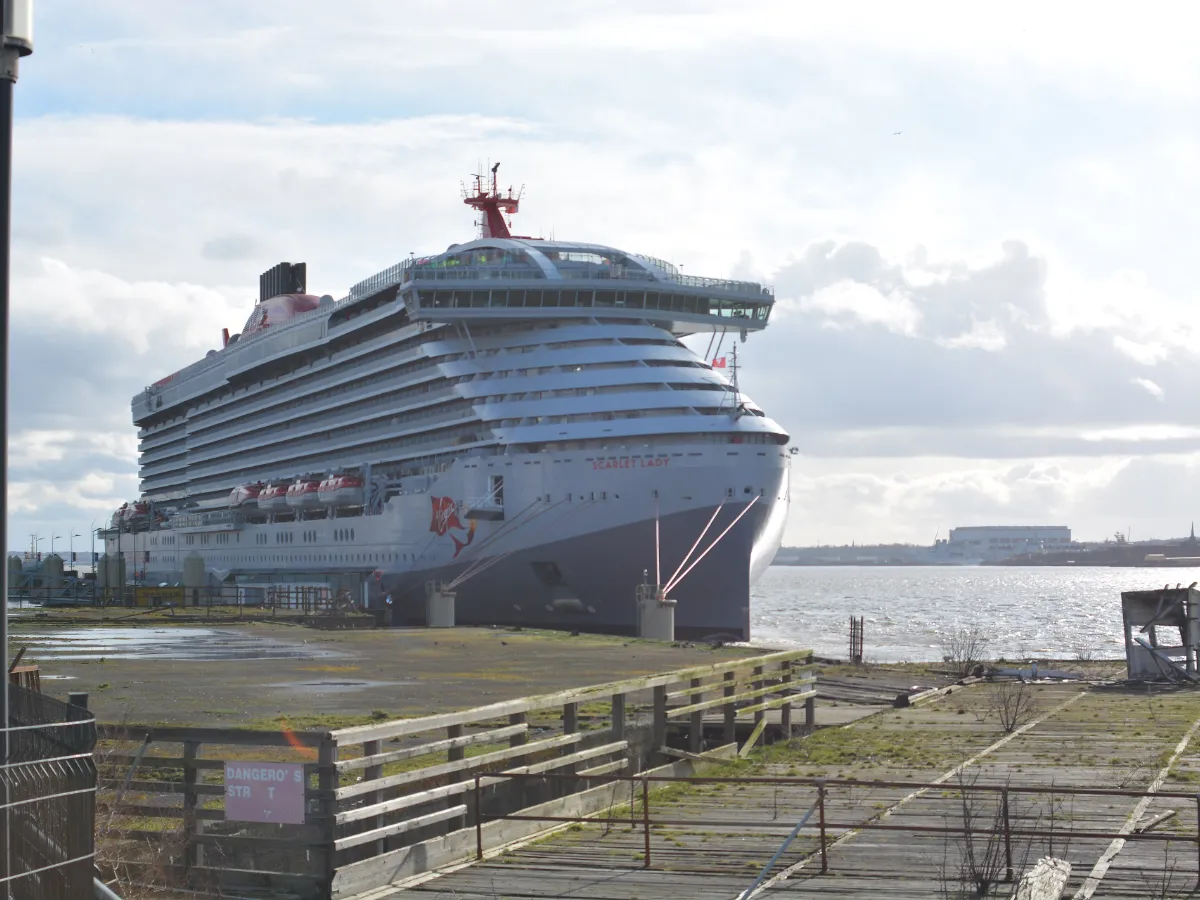 Barco Scarlet Lady de Virgin Voyages, crucero solo para adultos
