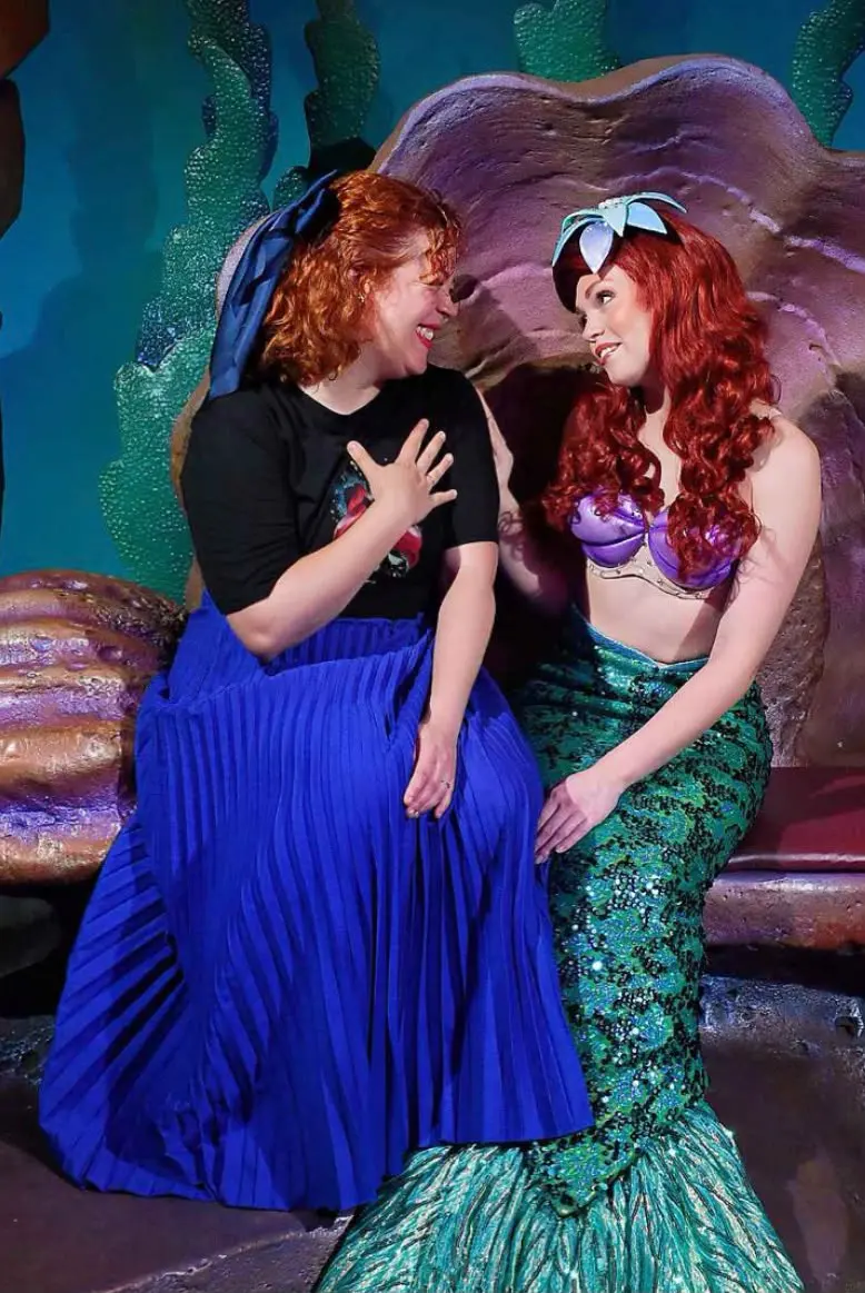 Lara con Ariel en Magic Kingdom