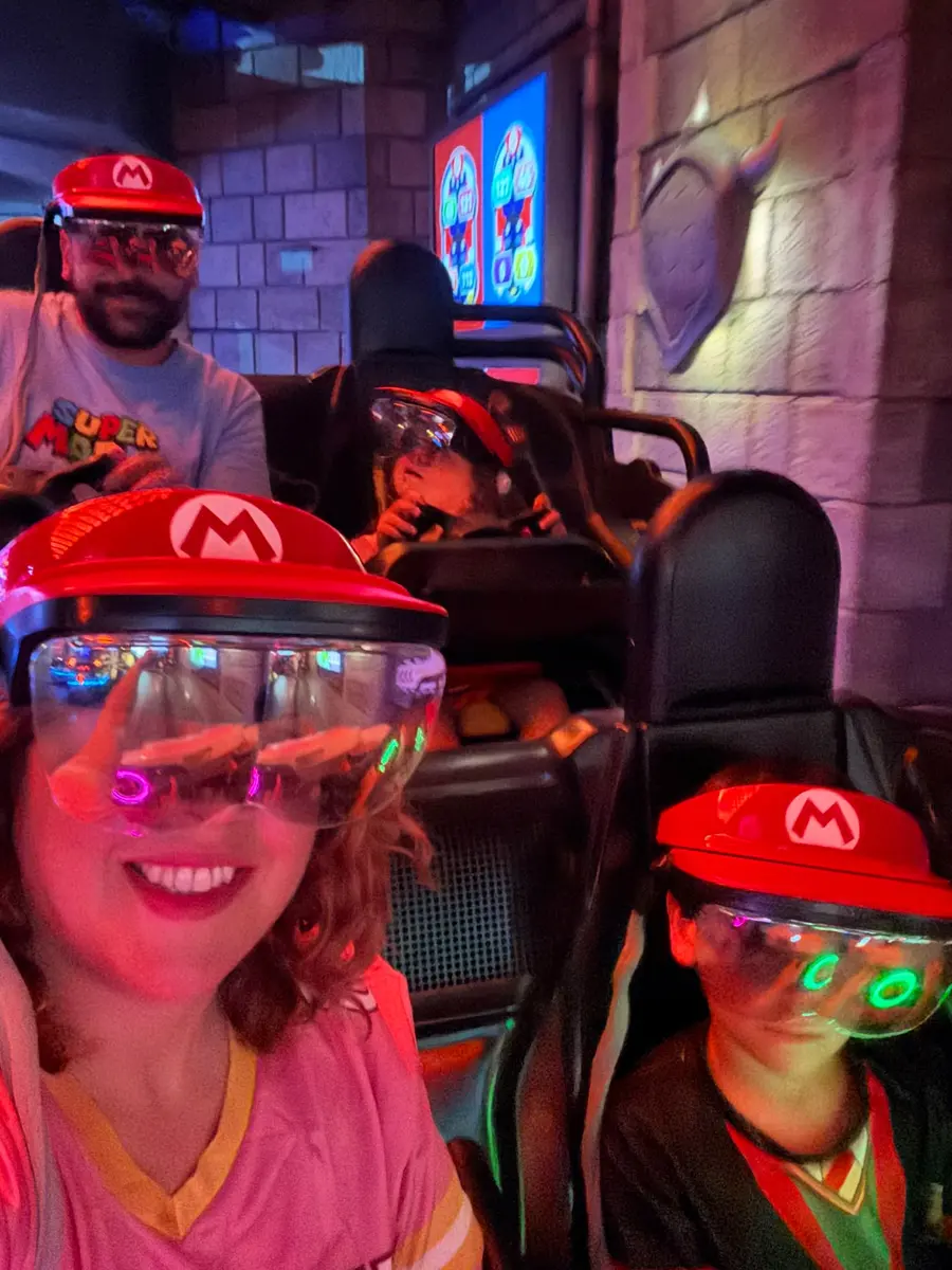 Lara en Mario Kart de Super Nintendo World en Epic Universe