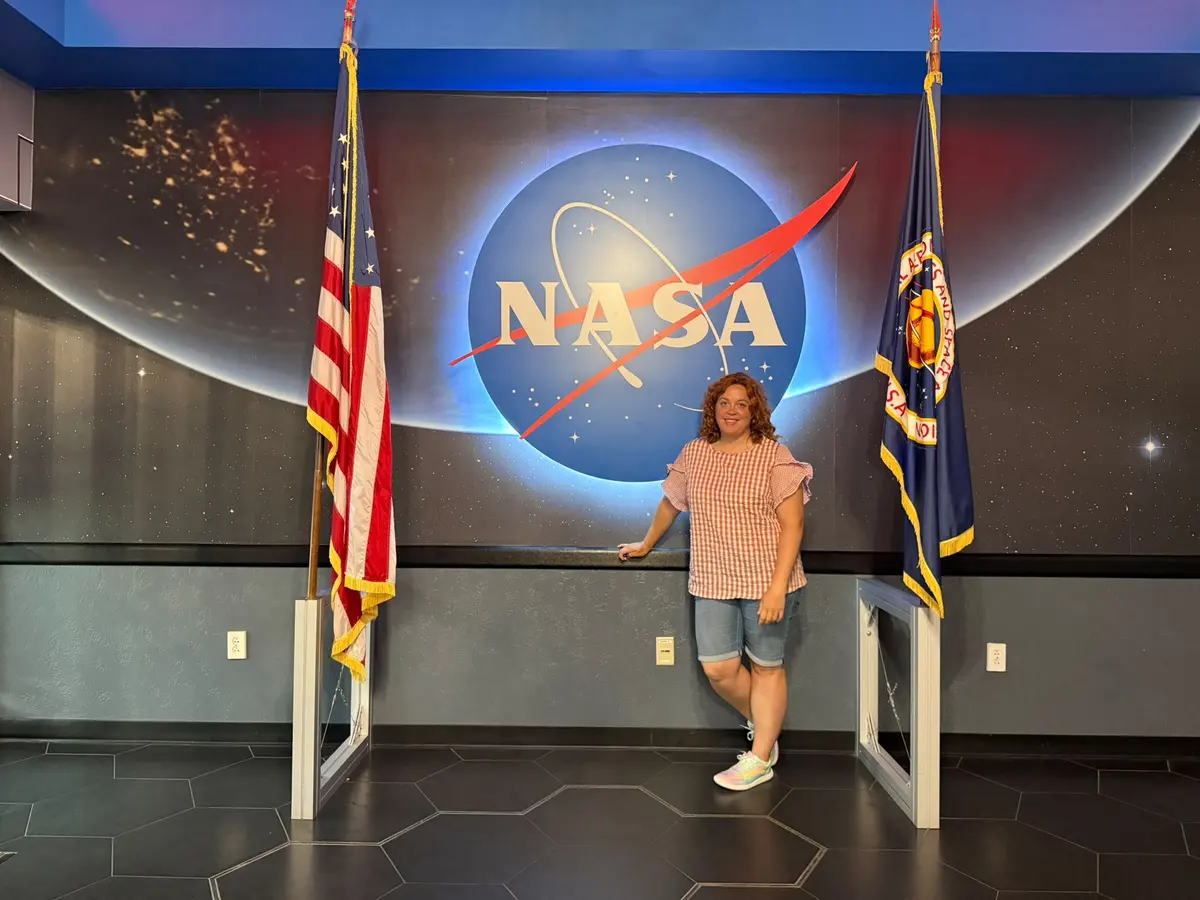 Lara en el Kennedy Space Center de la NASA, cerca de Orlando