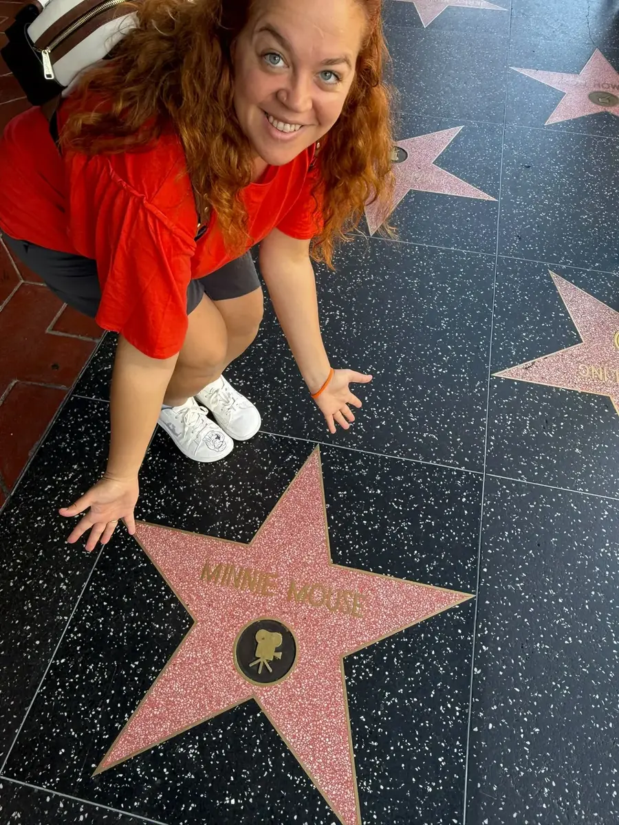 Lara en una estrella del Paseo de la Fama de Hollywood