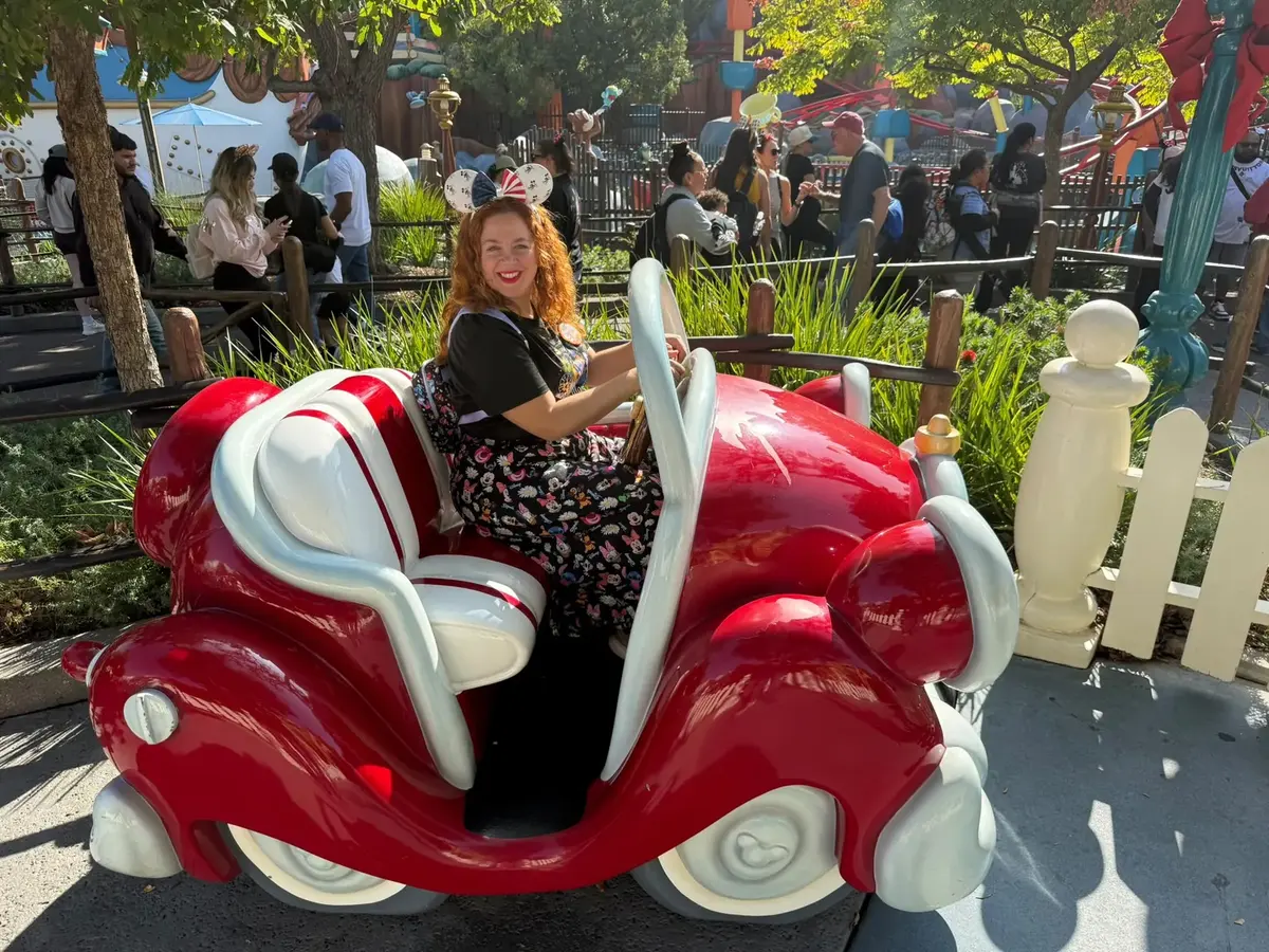 Lara en Mickey's Toontown de Disneyland California